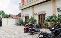 RedDoorz Near Islamic Center Jambi - ที่มีที่จอดรถ