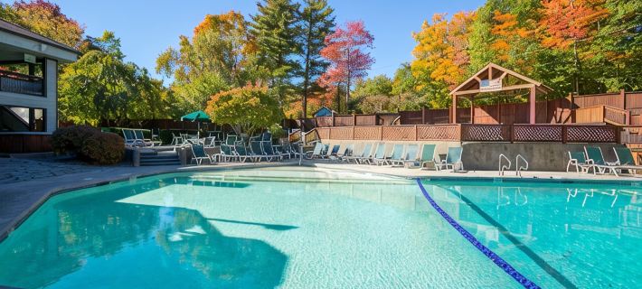 Resort home with Private hot tub , fireplace, pools, pond, WIFI Hotels in Campton