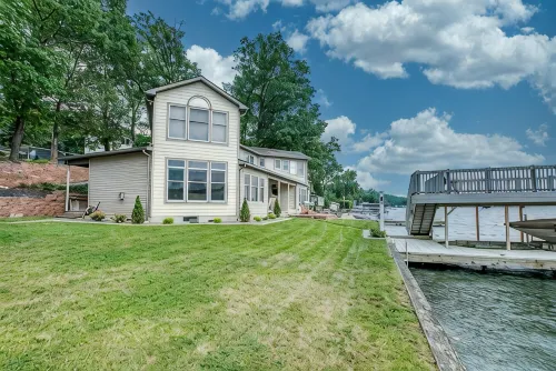 Enjoy the sunset from this east side Keuka Lakefront home! - 4 tähden