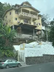 Tropical Apartment- Charming 1-Bedroom Apartment Overlooking Soufriere Town. Hotel di 