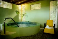 Rondel Village - Hot Tub