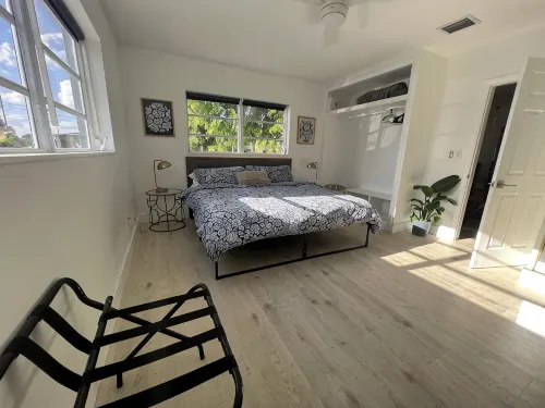 Newly renovated home near Hard Rock Stadium and major highways! - Country Houses
