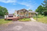 Spacious 5-Bedroom Retreat on 5 Acres.  Near Orv Park. Hot Tub for Sunset Views. - 4-Star