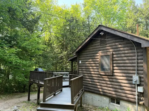 Charming 3-bedroom cabin in Madison, NH with private access to lake. - Alphydda