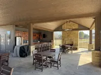 Lakefront Luxury on Lake EufaulaPrivate Gated Retreat — Sleeps 12 - Homestays