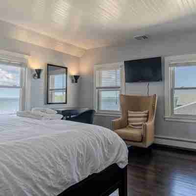 Waterfront Cape Cod Escape - 9 Bedrooms + Guest House Rooms