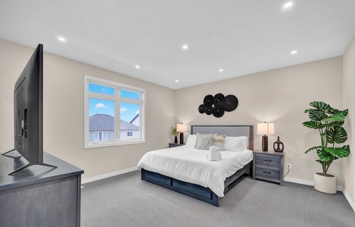 22min drive to Niagara. Sleeps 10. 1GB. 5 Bd/4 Bth