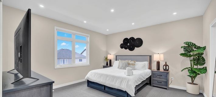 22min drive to Niagara. Sleeps 10. 1GB. 5 Bd/4 Bth Hotels in Thorold