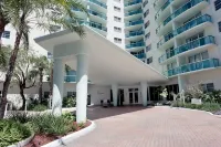 Tides Apt on Hollywood Beach - Condos