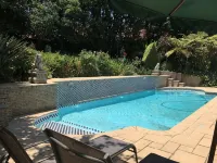 PepperTree Guest House & Apartments