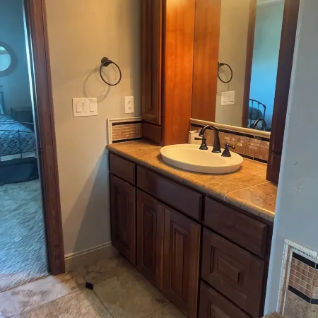 Romanic Getaway! River Front Property with View of the Columbia River
