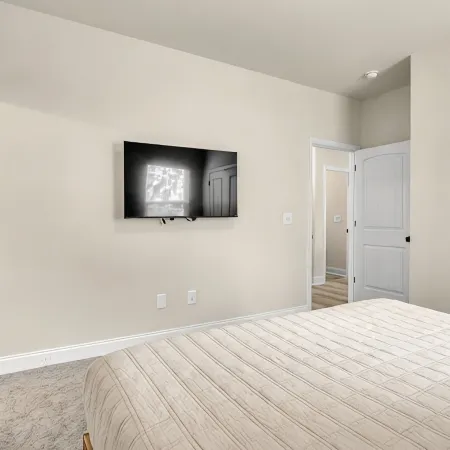 Greer Charm: Pet-Friendly 2BR with Fire Pit