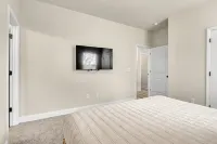 Greer Charm: Pet-Friendly 2BR with Fire Pit - 3-Star