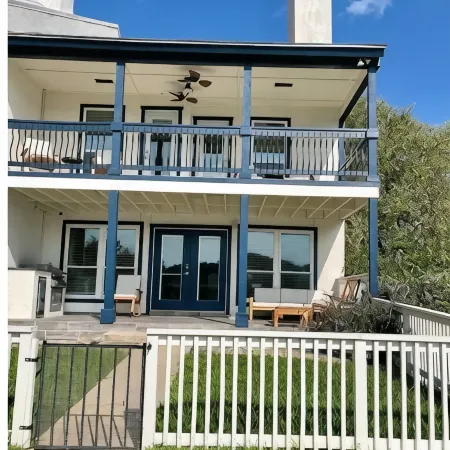 Linda's Lake House Waterfront on Lake Conroe