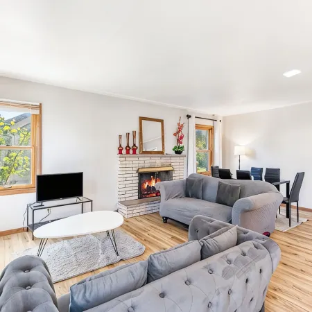 4 bedroom HOUSE – 5 Minutes to MOA & AIRPORT