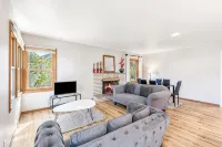 4 bedroom HOUSE – 5 Minutes to MOA & AIRPORT