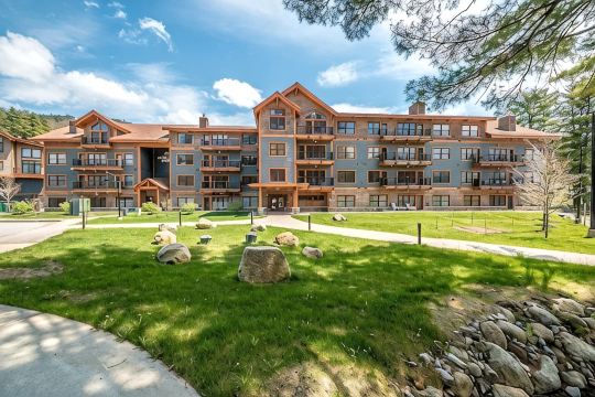 1st Floor SKI-IN SKI-OUT Condo at Cranmore Mountain Resort