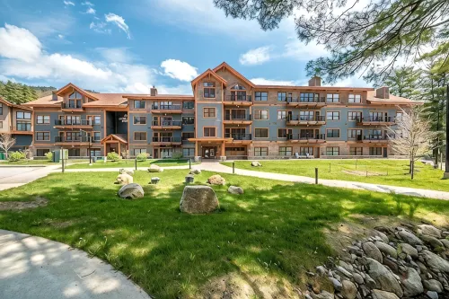 1st Floor SKI-IN SKI-OUT Condo at Cranmore Mountain Resort - Boutique