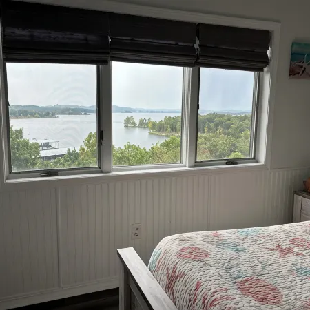 NO STAIRS! AMAZING LAKE VIEW! Just two miles from Silver Dollar City!