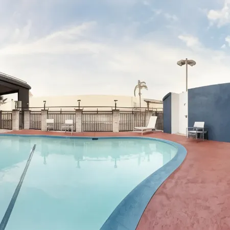 Country Inn & Suites by Radisson, Bakersfield, CA