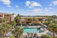 Clarion Pointe Galveston - Beachfront - de playa