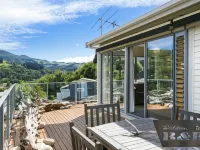 Baldwin Street Bnb Hotels near Baldwin Street