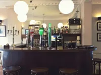 鳳凰公園飯店 鈕扣工廠活動中心（Button Factory）附近的飯店