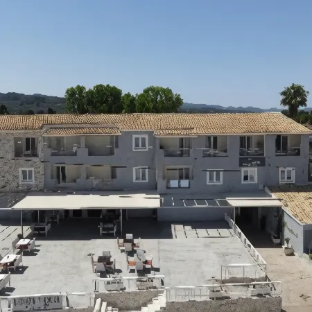 Aqua Luxury Suites by Estia Hotels in Roda