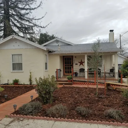 Three Bedrooms Two Baths sleeps 6 - Walking distance to Downtown Paso Robles