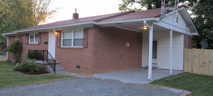 Downtown Brevard Cottage - Hot Tub /  Walk To Town Hotels in Brevard