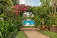 Colonial Villa And Guest House With Pool in Gated Community - Виллы
