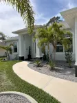 Beautiful Floridian Oasis with Heated Pool, Hot Tub and Close to Beaches! - Beach