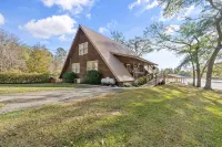 Sleeps 10, + Igloo Guest House, 7 Kayaks, 2 Paddleboards. John Boat, + More!