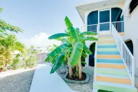 New listing 3bd/2bt Sleeps 8 "Sunset Paradise Villa" on canal Big Pine Key - Wifi