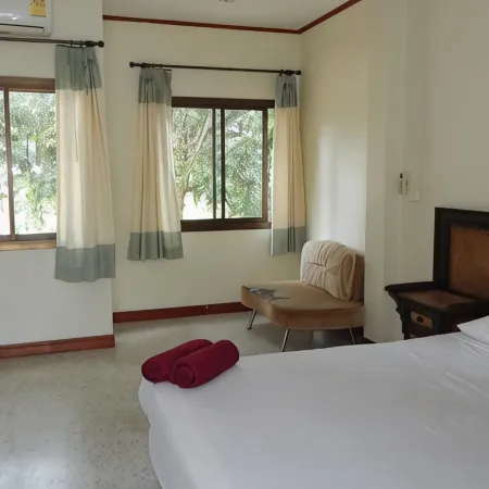Jinta Hotel Nathon Beach Отели рядом с достопримечательностью «Причал Натон»