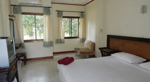 Jinta Hotel Nathon Beach - 2성급