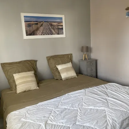 150 m from the beautiful beach, 2 rooms 4 persons, large balcony, Wi-Fi