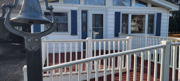 NEW! Royal Bungalow Lake House W/ Lake view & access - Canadian Lakes Hoteles en Condado de Mecosta