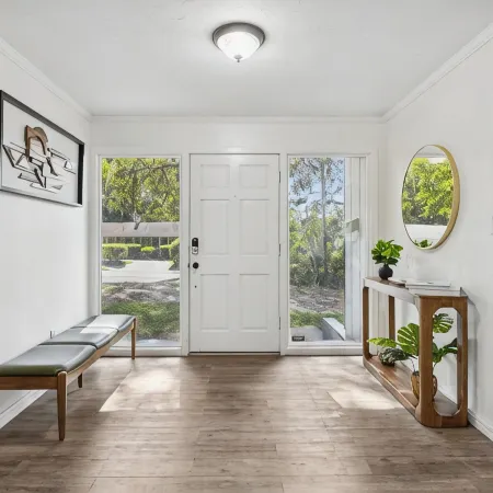 Modern 3-bedroom house walking distance from UF stadium!