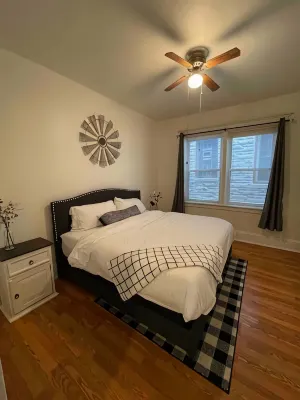 Charming Vintage Farmhouse 1 bedroom Garden Oasis
