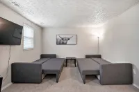 EASTON TOWNE CENTER 4 bed, 2 full bath home w/  big yard - Wifi
