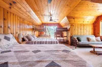 Sequoia Retreat: Spacious Cabin / Hot Tub / Sun Deck