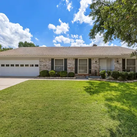 Stylish Villa-Near Stadiums, Large Pool,Pool Table