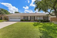 Stylish Villa-Near Stadiums, Large Pool,Pool Table - Wifi