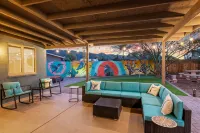 ~The Hummingbird House~  Sauna, Two King Beds, Mountain Views! - 방갈로
