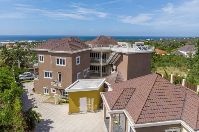 The Sun Seeker Villa Ja Luxury10 bedrooms. Fully staffed. Great for large groups Hotel di 