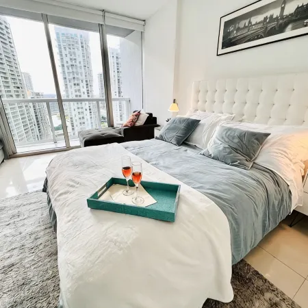 Perfect Studio 5 Icon Brickell Pool spa gym View