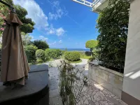 Cozy House: First-Row Beach, Accessibility, Hottub, AC, Gasgrill, W/D Prkng