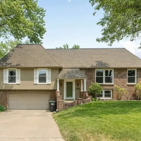 Spacious Home with Pool Hot Tub and Arcade Games . Great Quiet and Safe Location