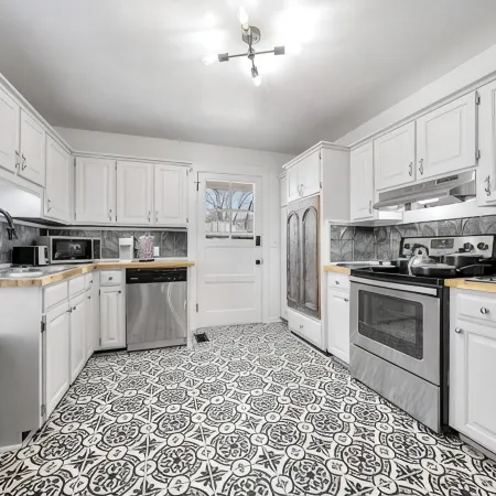 Remodeled Historical Home in Downtown Warm Springs